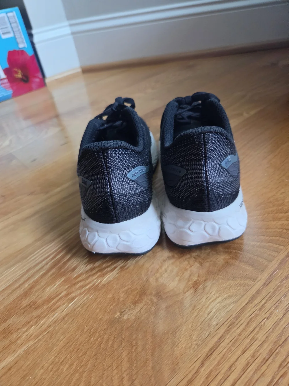 New Balance's Fresh Foam X 880 Kids running shoe Sneaker Size 2.5
